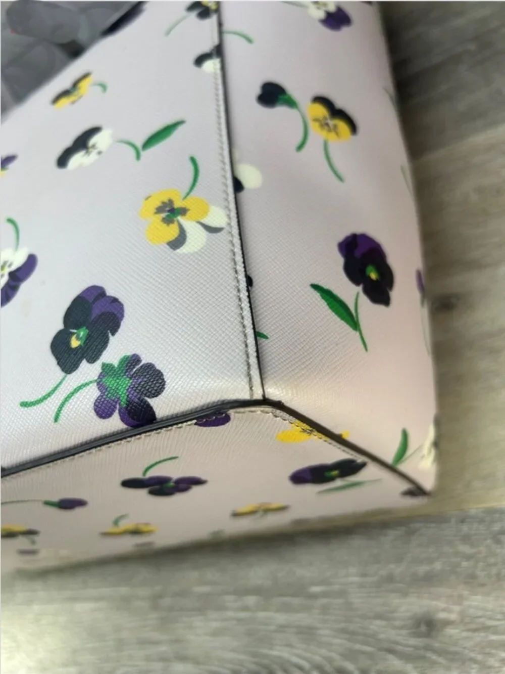 Kate Spade New York Dana Tote in the Pansy Toss Print